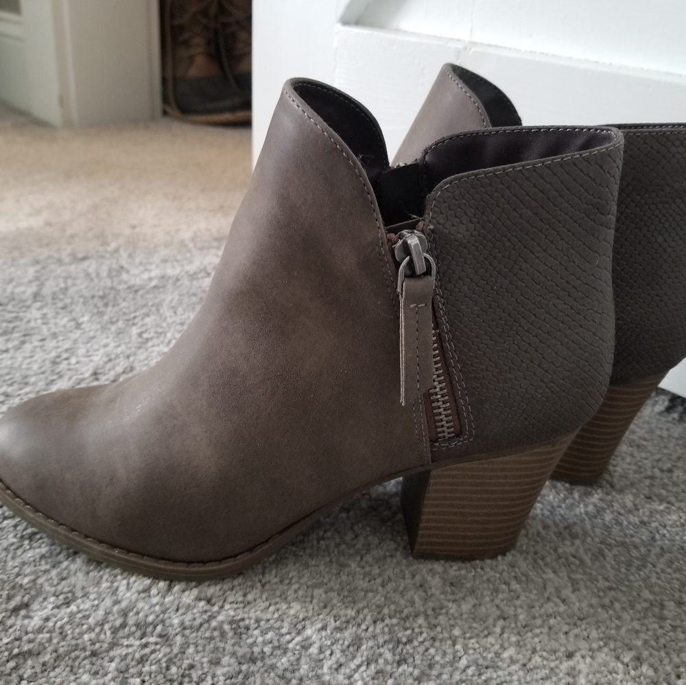 Block heel booties with zipper detail, size 8.5